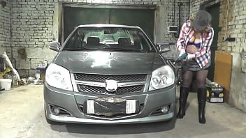 Putar Tanpa celana dalam upskirt sexy milf frina memoles mobil di garasi. pantat. pantat. cat. vagina dicukur. payudara besar alami milf. publik. tidak ada celana dalam di depan umum. telanjang di depan umum. tidak ada celana dalam. stoking dan sepatu bot seksi