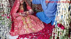 play 印地语婚姻步骤:Baap&Bati的第一次 - 独家Desi Angel视频