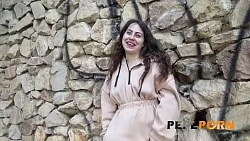 Abspielen Die süße Anabel Luna zeigt ihre Muschi in der Öffentlichkeit vor einem unvergesslichen Stampfen!
