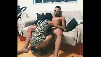Oynat Her şey o iyi emmeyle başladı, her zaman olduğu gibi, küfürde bir dil hissetmeyi seviyorum, kırmızıda tamamlanıyor