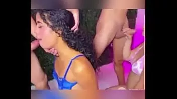 Play Dos putas getting their mouth fucked