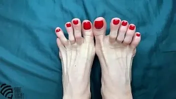 Play Footfetish and a new pedicure in red