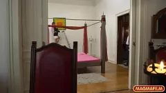 play Rondborstige MILF krijgt haar doorboorde grote tieten hard geneukt in een ruige deepthroat-sessie
