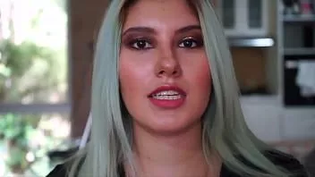 Jouer Jeu de rôle avec une adolescente latine sexy modèle colombienne - je suis un chat