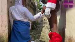 تشغيل عربدة عيد الميلاد مع سانتا: زائد الديك الأسود في الفناء الخلفي