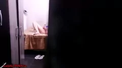 تشغيل تم القبض عليه: النموذج الهندي يحصل الشرج مع الهزاز وممارسة الجنس المكثف