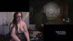 play Naked Last of Us 2 gameplay met rondborstige brunette in bril