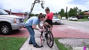 play Aubrey sinclair gets help from her neighbor